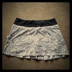 Lululemon pace setter skirt 4